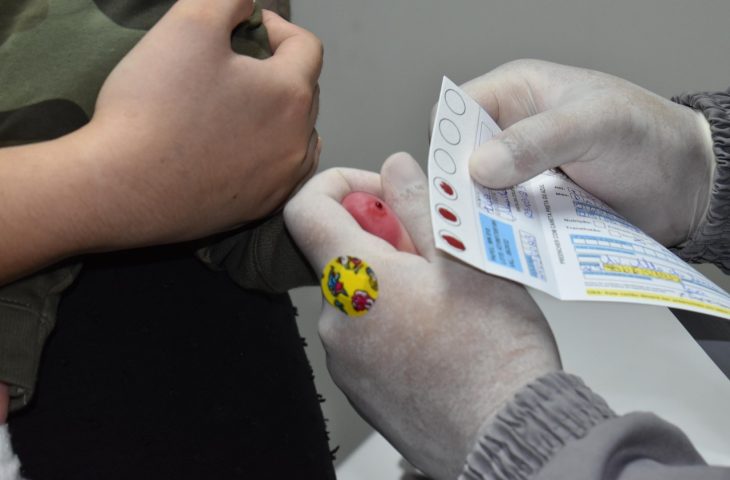 Retrospectiva 2025: Triagem neonatal avançou em MS com teste do pezinho ampliado