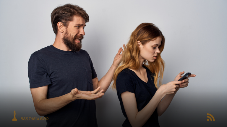 Mexeu no celular da companheira e briga terminou com polícia no local em São Gabriel do Oeste