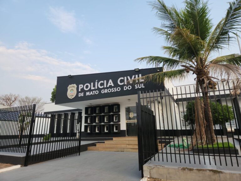 Homem é preso pela Polícia Civil por ameaça e violação de domicílio em contexto de violência doméstica em Coxim