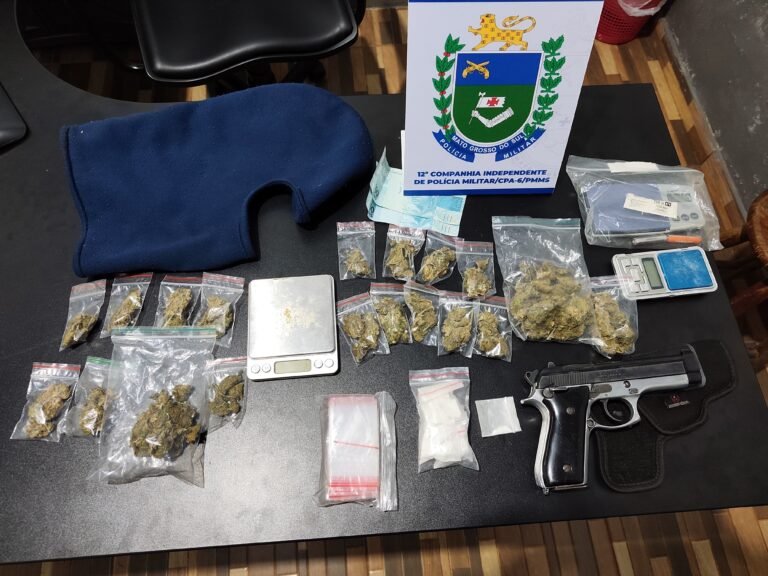 POLÍCIA MILITAR PRENDE DOIS HOMENS E APREENDE DROGAS, ARMA E MUNIÇÃO EM SÃO GABRIEL DO OESTE